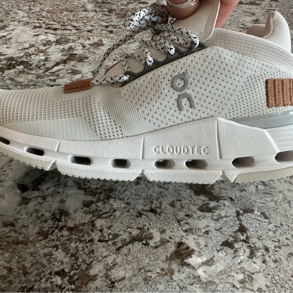 ON Running Cloudnova Women Shoes Size 6 White Pearl - Picture 5 of 12
